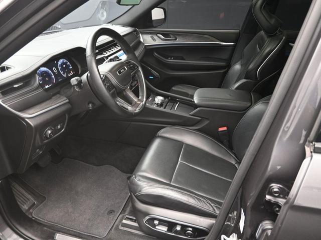 Photo of 2021 Metallic Jeep Grand Cherokee L