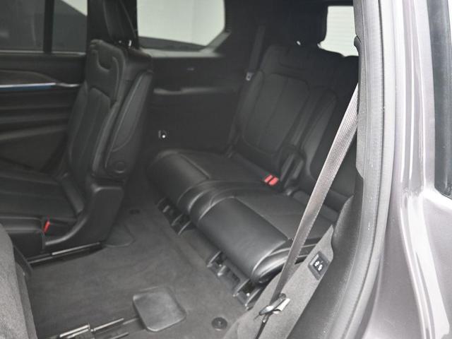Photo of 2021 Metallic Jeep Grand Cherokee L