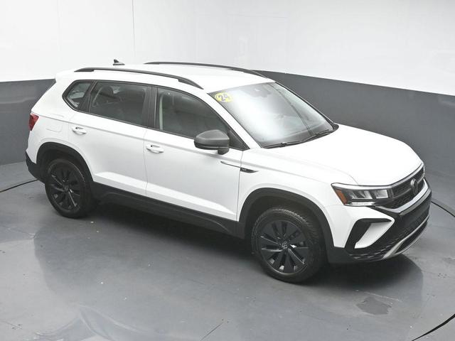 Photo of 2024 Pure White Volkswagen Taos