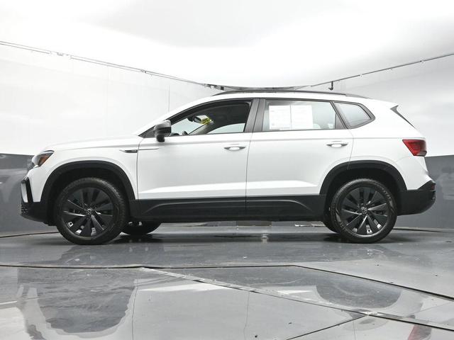 Photo of 2024 Pure White Volkswagen Taos