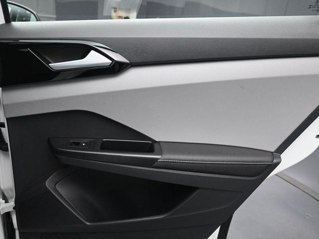 Photo of 2024 Pure White Volkswagen Taos