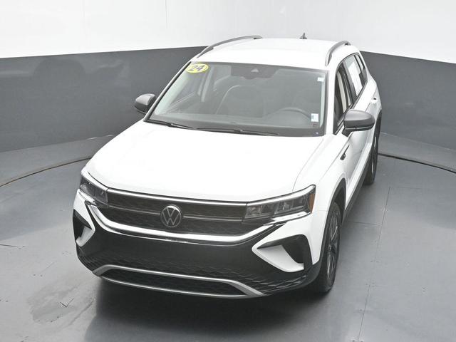 Photo of 2024 Pure White Volkswagen Taos