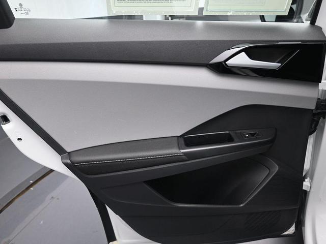 Photo of 2024 Pure White Volkswagen Taos