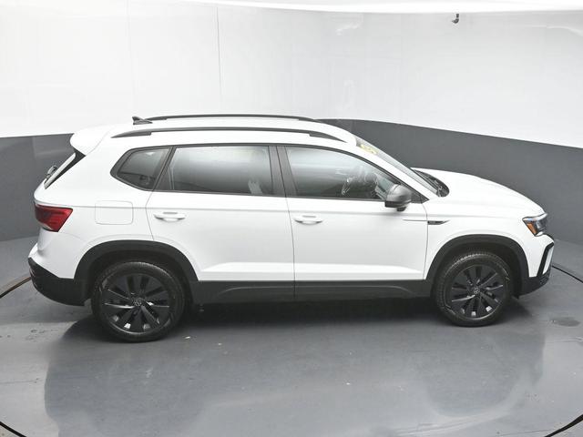 Photo of 2024 Pure White Volkswagen Taos