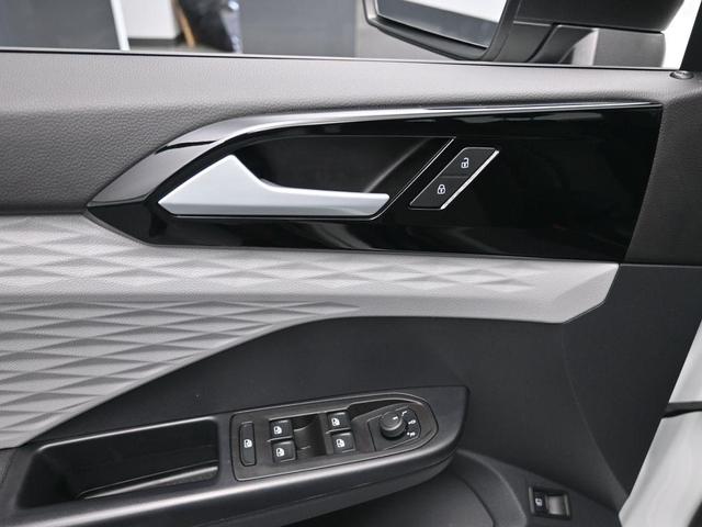 Photo of 2024 Pure White Volkswagen Taos
