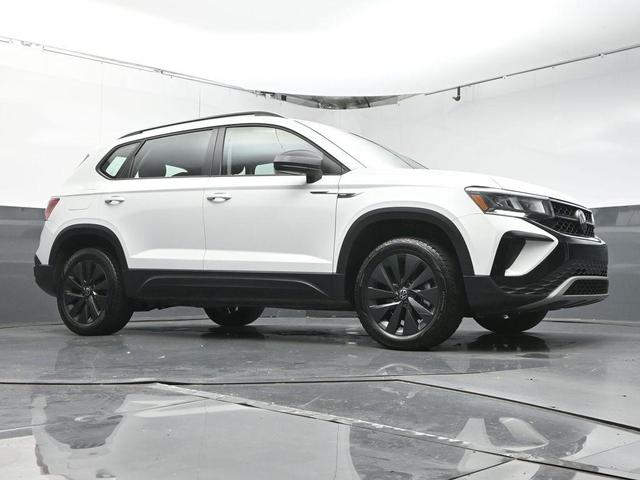 Photo of 2024 Pure White Volkswagen Taos