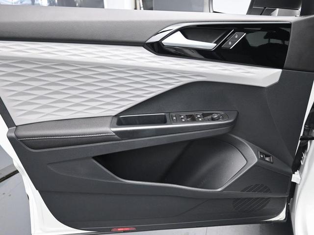 Photo of 2024 Pure White Volkswagen Taos