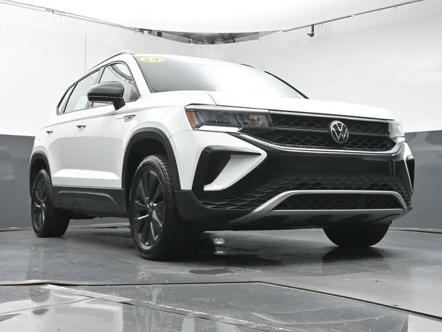 Photo of 2024 Pure White Volkswagen Taos