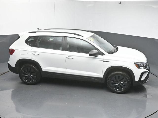 Photo of 2024 Pure White Volkswagen Taos