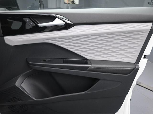 Photo of 2024 Pure White Volkswagen Taos