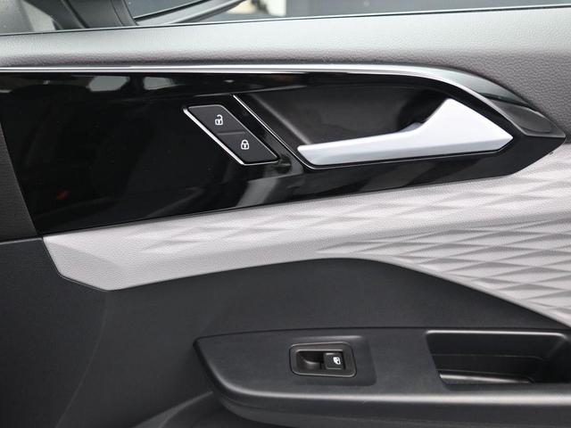 Photo of 2024 Pure White Volkswagen Taos