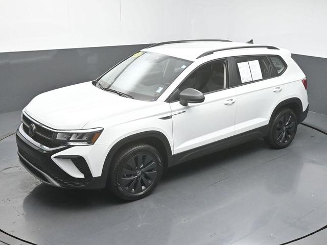 Photo of 2024 Pure White Volkswagen Taos