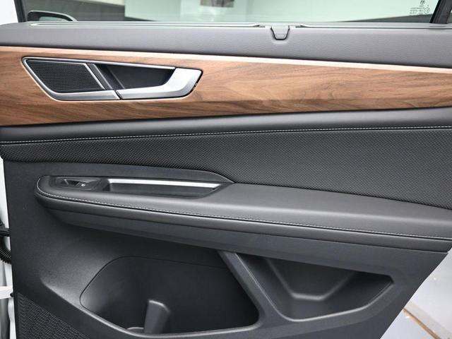 Photo of 2025 Pure White Volkswagen Atlas