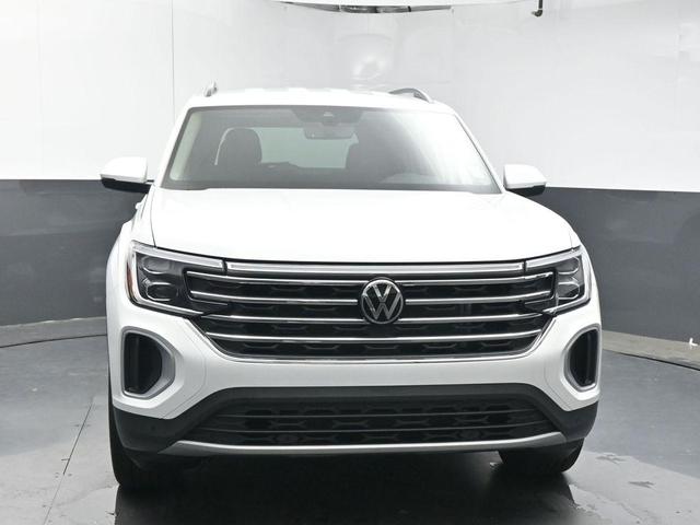 Photo of 2025 Pure White Volkswagen Atlas