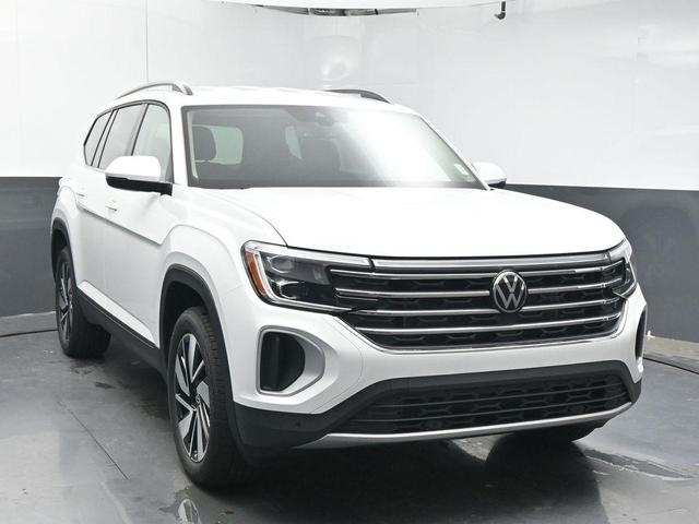 Photo of 2025 Pure White Volkswagen Atlas