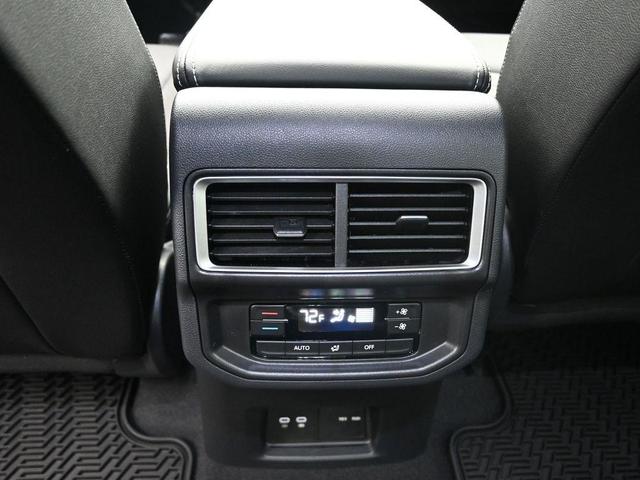 Photo of 2025 Pure White Volkswagen Atlas