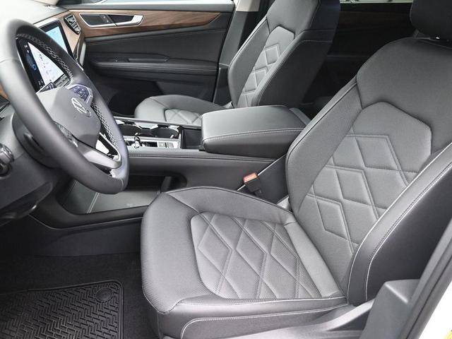 Photo of 2025 Pure White Volkswagen Atlas
