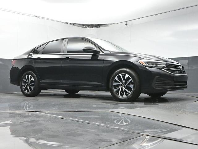 Photo of 2024 Deep Black Pearl Effect Volkswagen Jetta
