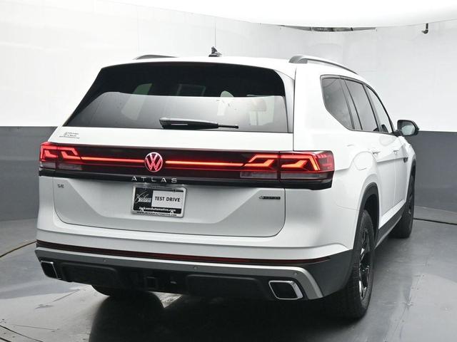 Photo of 2025 Pure White Volkswagen Atlas