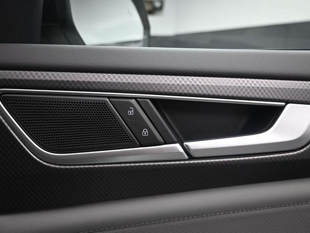 Photo of 2025 Pure White Volkswagen Atlas