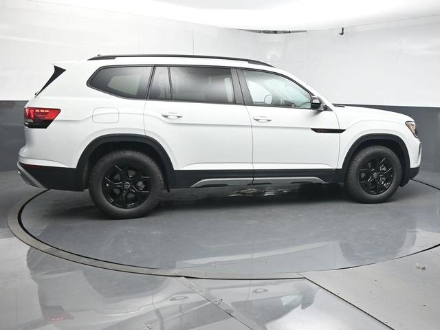 Photo of 2025 Pure White Volkswagen Atlas