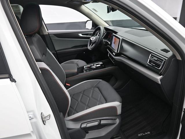 Photo of 2025 Pure White Volkswagen Atlas