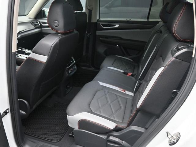 Photo of 2025 Pure White Volkswagen Atlas