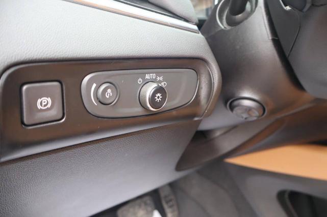 Photo of 2018 White Buick Enclave