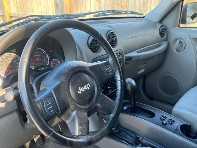 Photo of 2007 Black Clearcoat Jeep Liberty