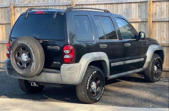 Photo of 2007 Black Clearcoat Jeep Liberty