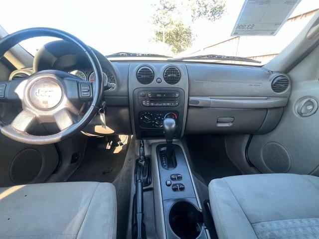 Photo of 2007 Black Clearcoat Jeep Liberty
