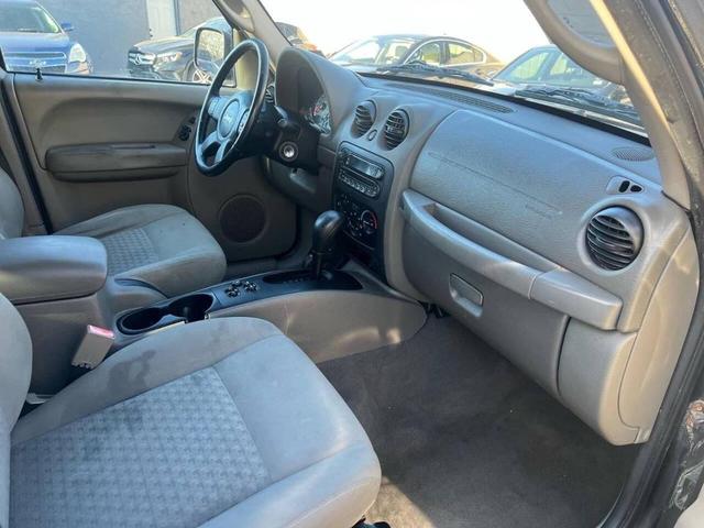 Photo of 2007 Black Clearcoat Jeep Liberty