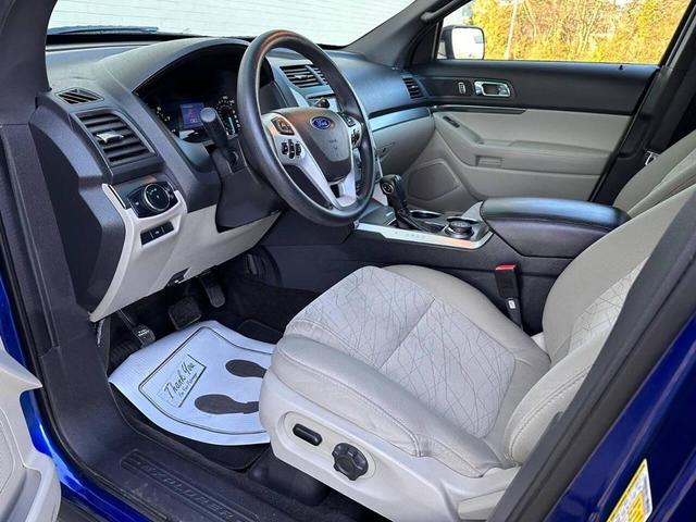 Photo of 2013 Deep Impact Blue Metallic Ford Explorer