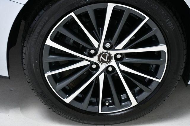Photo of 2022 Iridium Lexus ES 350
