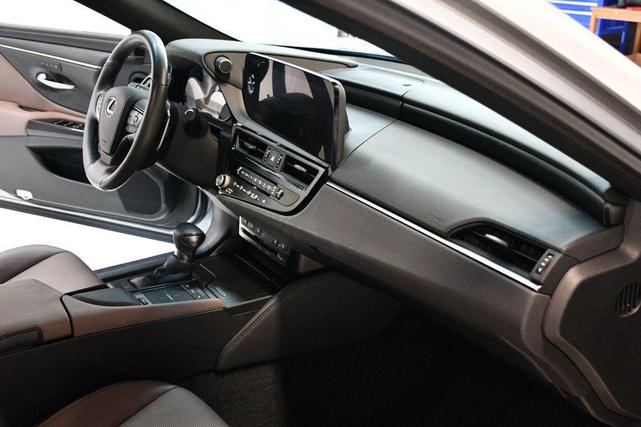 Photo of 2022 Iridium Lexus ES 350