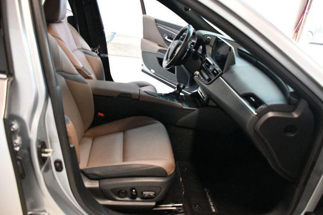 Photo of 2022 Iridium Lexus ES 350