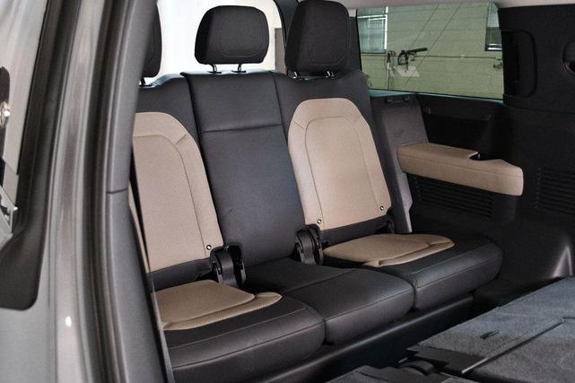 Photo of 2024 Eiger Grey Metallic Land Rover Defender