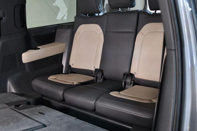 Photo of 2024 Eiger Grey Metallic Land Rover Defender