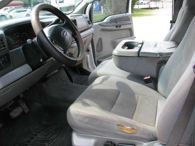 Photo of 2004 Oxford White Ford F-250