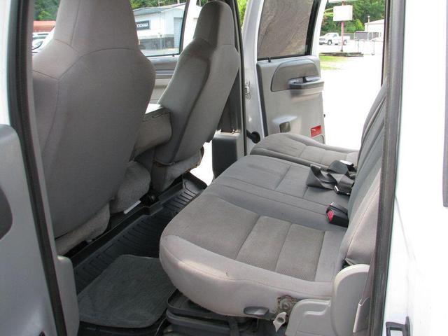Photo of 2004 Oxford White Ford F-250