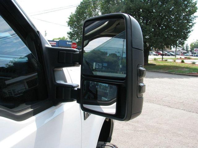 Photo of 2004 Oxford White Ford F-250
