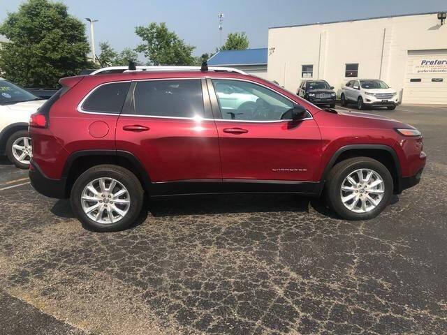 Photo of 2015 Burgundy Jeep Cherokee