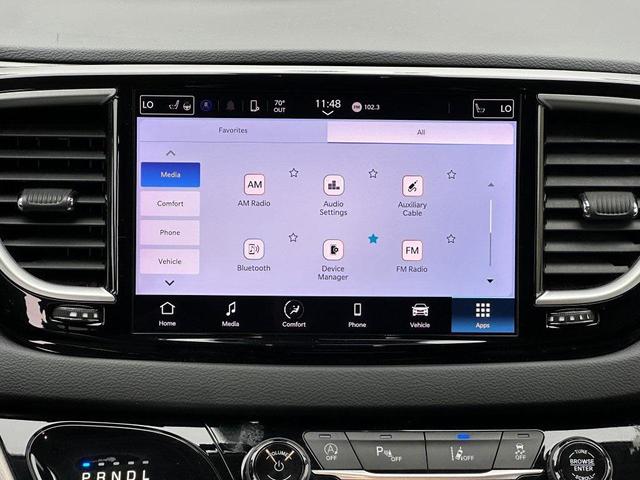 Photo of 2023 Brilliant Black Crystal Pearlcoat Chrysler Pacifica