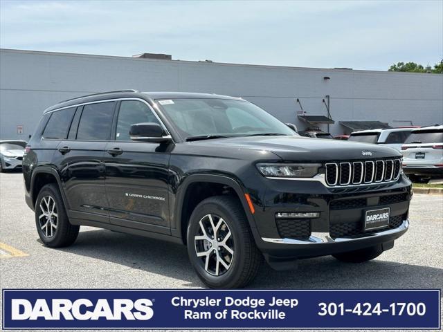 Photo of 2025 Diamond Black Crystal Pearlcoat Jeep Grand Cherokee L