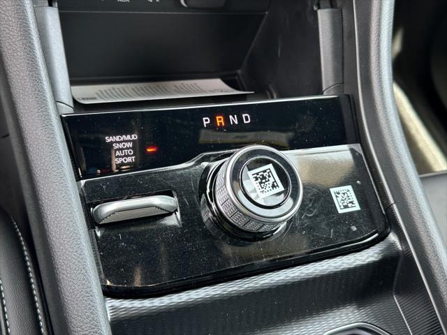 Photo of 2025 Diamond Black Crystal Pearlcoat Jeep Grand Cherokee L
