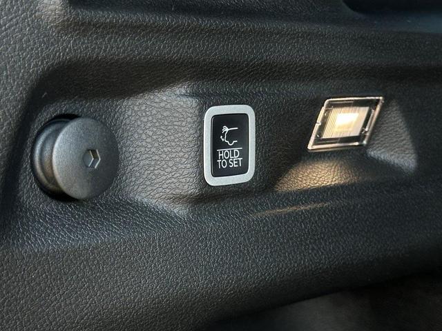 Photo of 2025 Diamond Black Crystal Pearlcoat Jeep Grand Cherokee L
