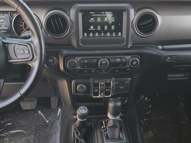 Photo of 2022 Bright White Clearcoat Jeep Gladiator