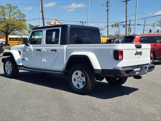 Photo of 2022 Bright White Clearcoat Jeep Gladiator