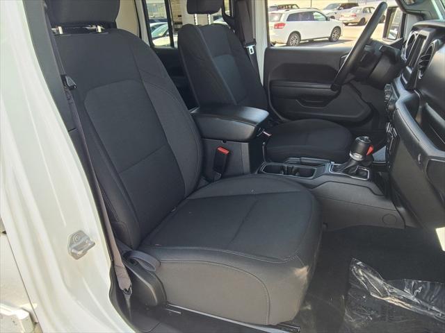 Photo of 2022 Bright White Clearcoat Jeep Gladiator