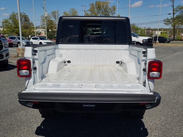 Photo of 2022 Bright White Clearcoat Jeep Gladiator